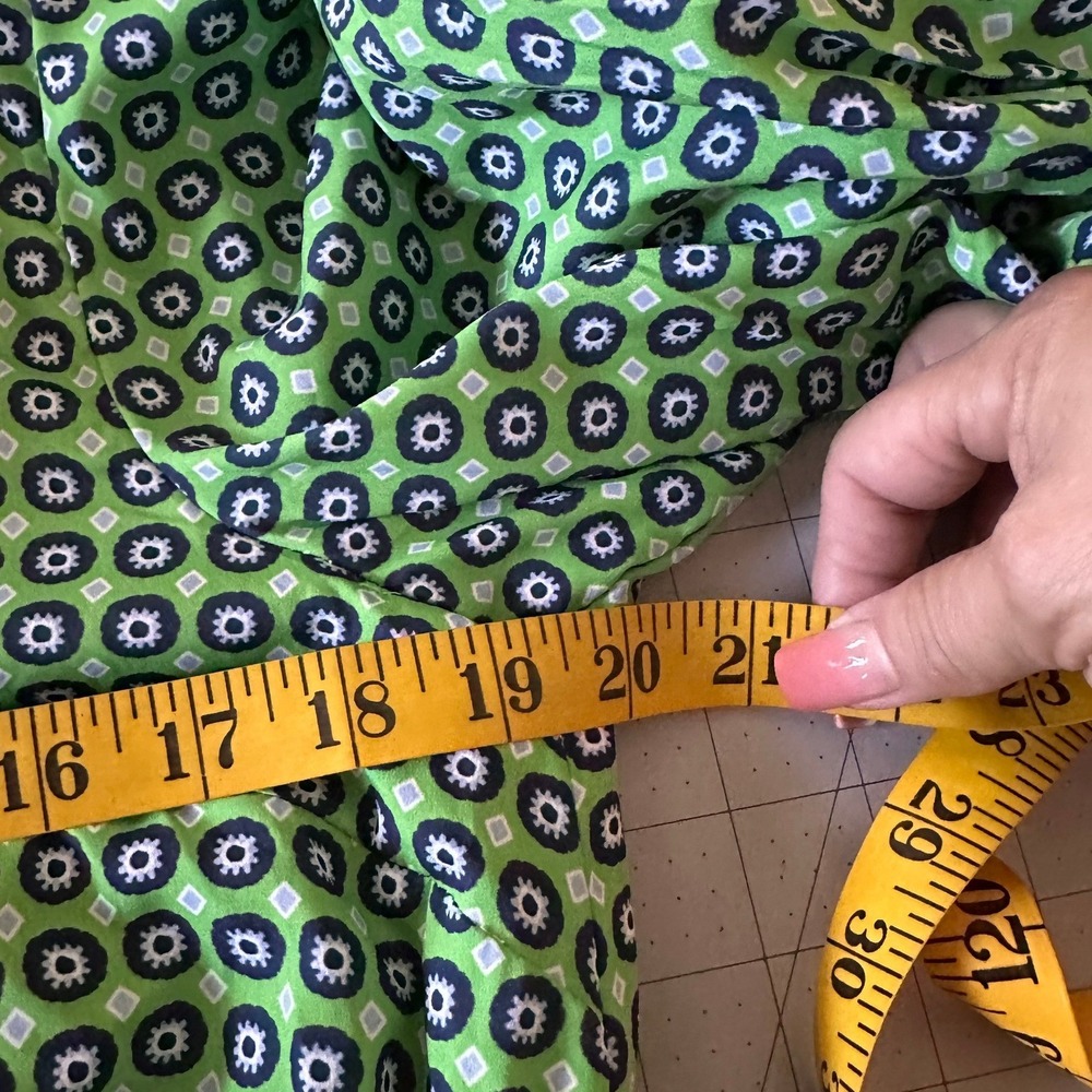 Gretchen Scott SZ Med The Posh Foulard Green Medallion Ruffle V-Neck Maxi dress - Picture 10 of 15